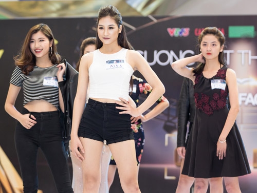 Thí sinh The Face diện bikini 