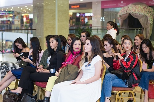 Thí sinh The Face diện bikini 