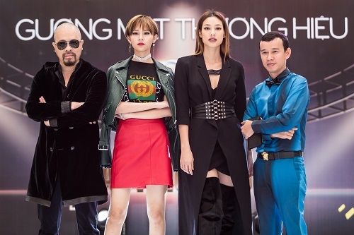 Thí sinh The Face diện bikini 