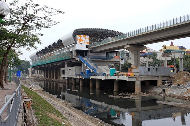 ngam tuyen duong sat tren cao phuc vu 3 van khach moi gio o ha noi hinh anh 10