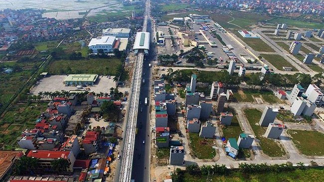 ngam tuyen duong sat tren cao phuc vu 3 van khach moi gio o ha noi hinh anh 12