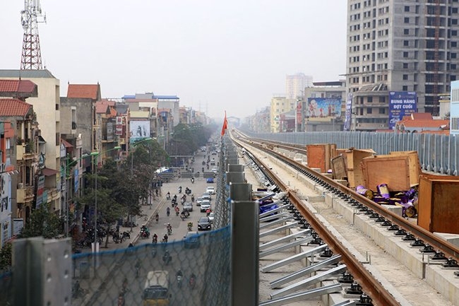 ngam tuyen duong sat tren cao phuc vu 3 van khach moi gio o ha noi hinh anh 13