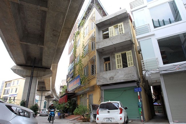 ngam tuyen duong sat tren cao phuc vu 3 van khach moi gio o ha noi hinh anh 15