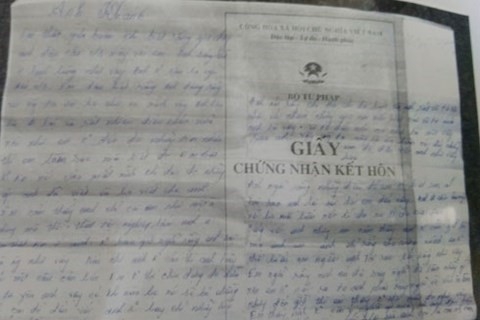 Nut buoc tren chiec khan lat tay toi ac cua nguoi chong giet vo hinh anh 2