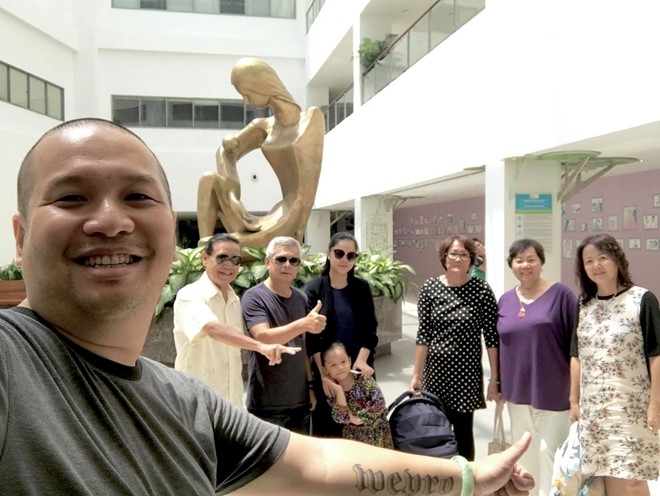 Pham Quynh Anh duoc chong va bo me don khi xuat vien sau sinh hinh anh 1