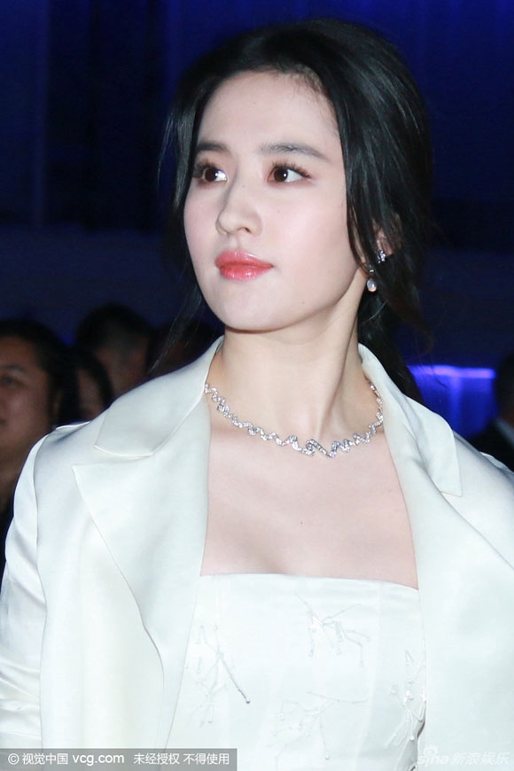 8 co gai xinh dep, giau co nhat lang giai tri hoa-han hinh anh 5