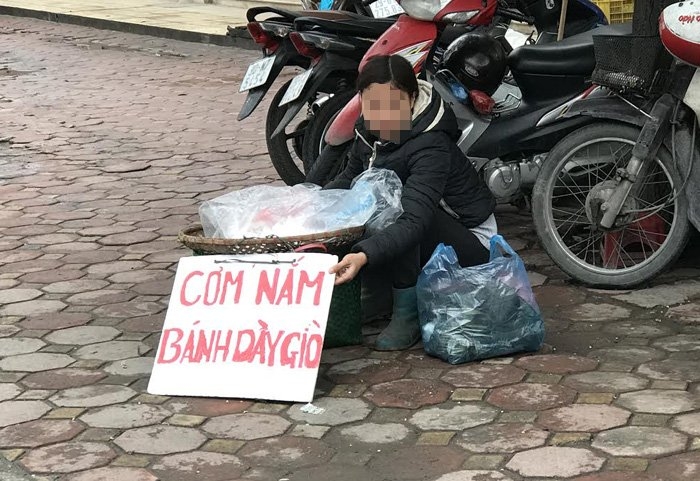 thánh bán cơm nắm, cơm nắm, bán cơm nắm vỉa hè, buôn bán vỉa hè