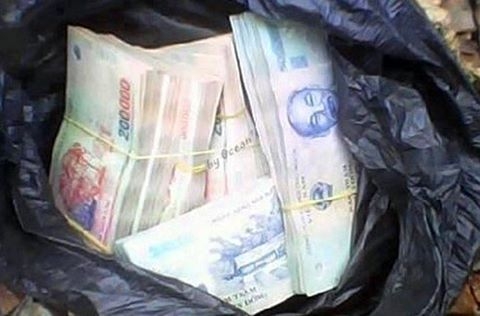 Cuop tien va xe khi khach vua giao dich tu nha bang ra hinh anh