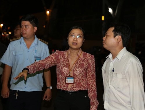 o to chiem via he bi cau, chu xe lon tieng voi csgt hinh anh 4
