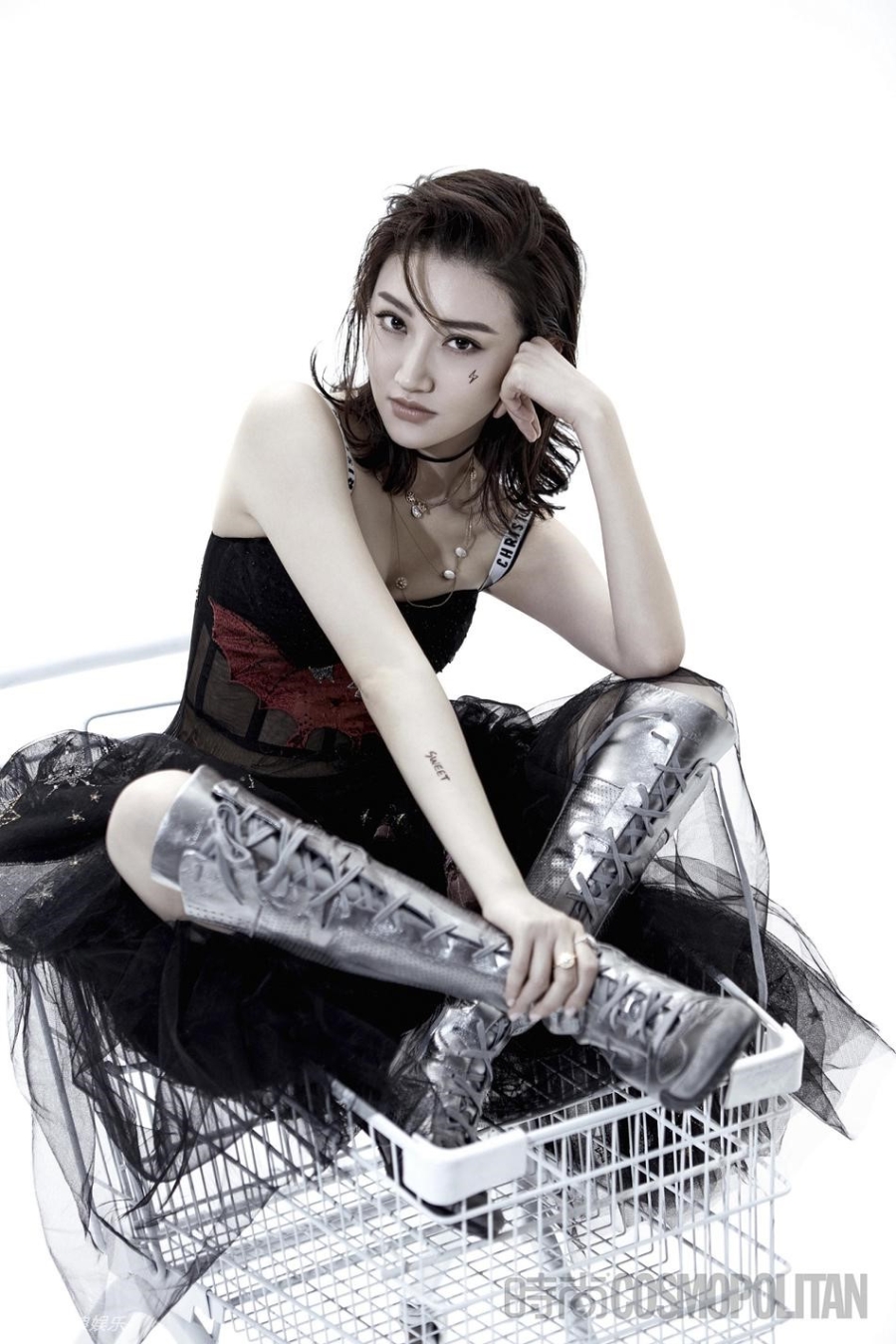 Canh Diem xuat hien goi cam tren tap chi hinh anh 2