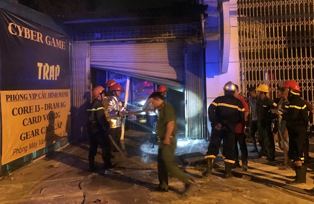  Chiếc xe tải cùng nhiều tài sản bên trong căn nhà đã may mắn không bị lửa thiêu cháy. 