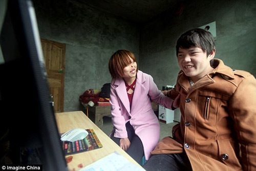 quen qua mang, chang dep trai quyet cuoi co gai mat mui vi chuot can chi sau mot lan gap - 3
