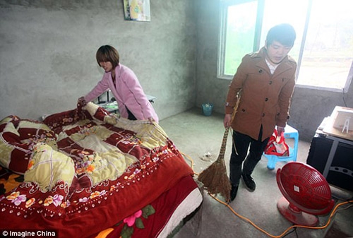 quen qua mang, chang dep trai quyet cuoi co gai mat mui vi chuot can chi sau mot lan gap - 5