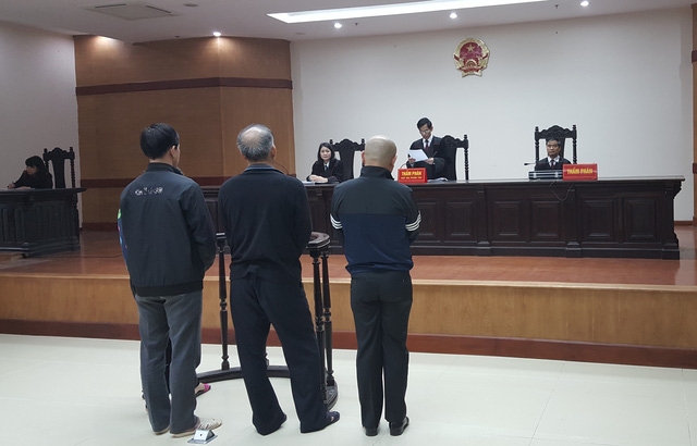  Thẩm phán, Chủ toạ phiên toà Nguyễn Văn Sơn công bố quyết định khởi tố vụ án hình sự đối với Trịnh Xuân Thanh và đồng bọn để điều tra về tội Tham ô tài sản (Ảnh: Thế Kha) 