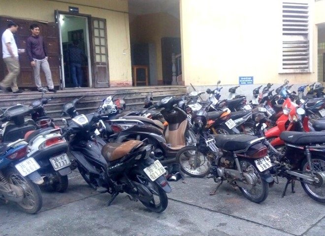 Ga trai trom hon 30 xe may bi bat qua tang hinh anh 1