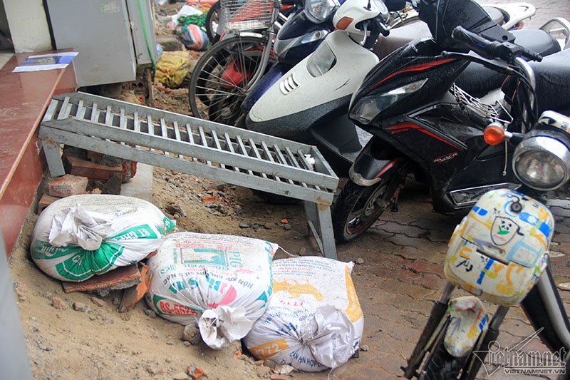 vỉa hè, vỉa hè Hà Nội, phá bậc tam cấp, lấn chiếm vỉa hè
