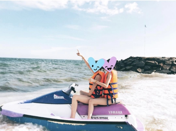 hoa-hau-ky-duyen-gay-chu-y-khi-mac-bikini-khoe-dang-chun-4