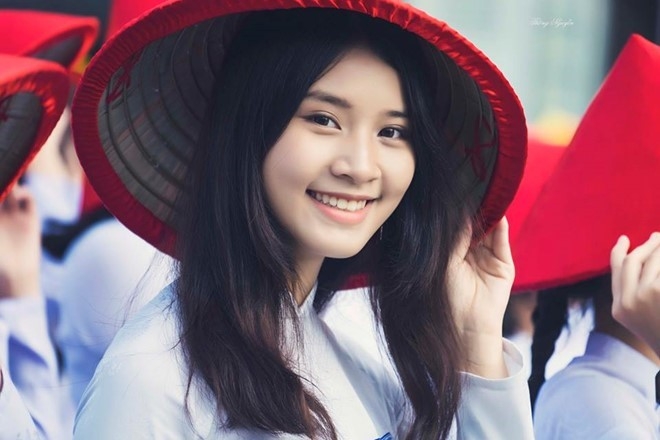 Nhung co gai bat ngo noi tieng tren mang nam 2017 hinh anh 4
