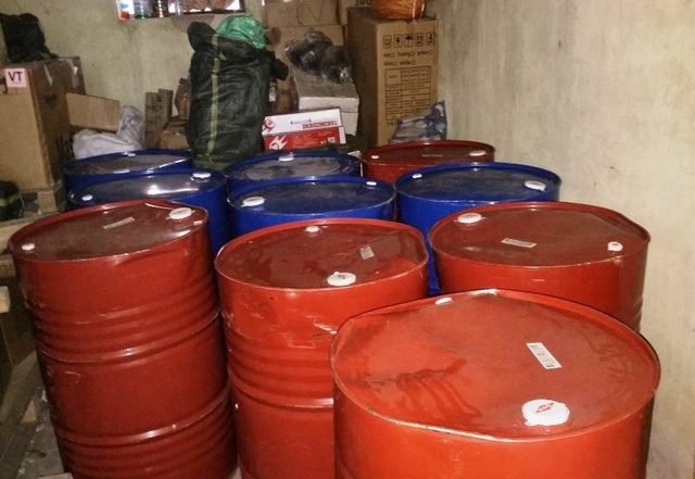 Số thùng phuy hóa chất không rõ nguồn gốc bị lực lượng chức năng bắt giữ.