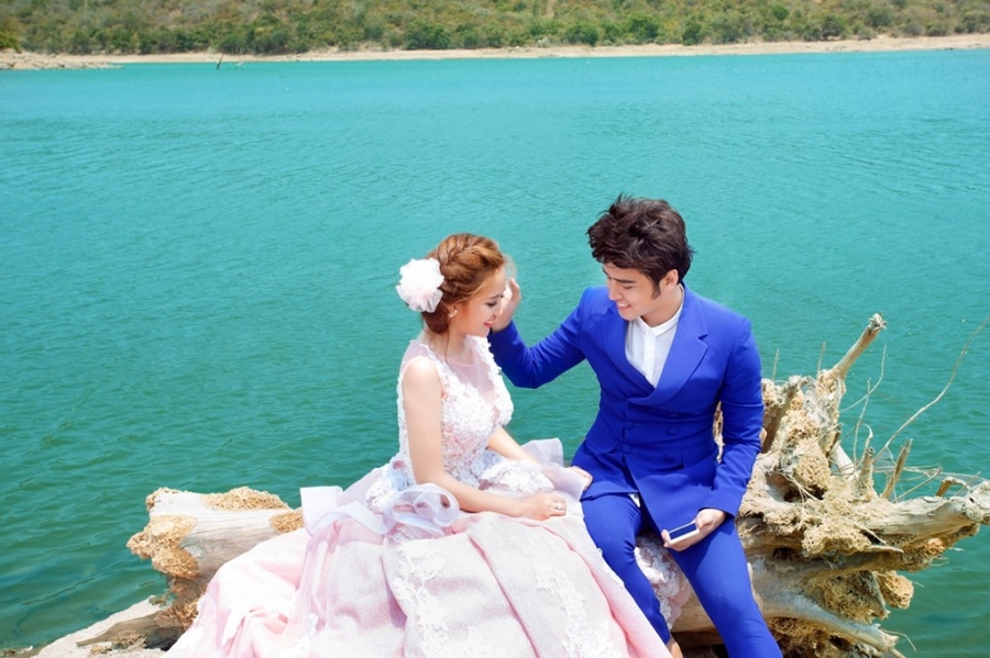 Anh cuoi lang man tren bien cua dien vien Phuong Hang hinh anh 2
