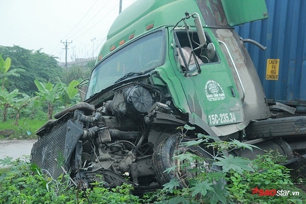 Phần đầu container bị hư hỏng nặng.