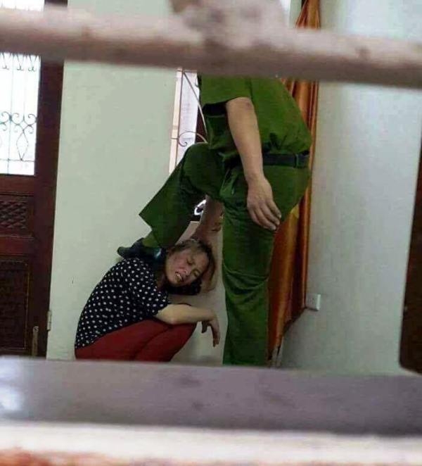  Công an tỉnh Ninh Bình đang điều tra người tung tin thất thiệt; đồng thời làm rõ người đang đánh người phụ nữ là ai, tính xác thực của bức ảnh. (ảnh: Facebook) 