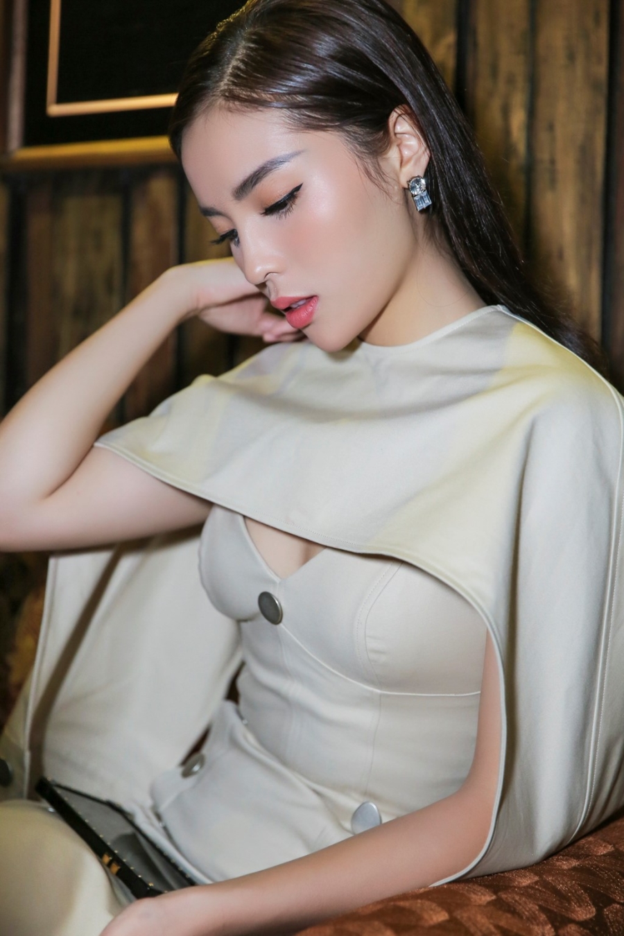 Hoa hau Ky Duyen xuat hien voi guong mat khac la hinh anh 4