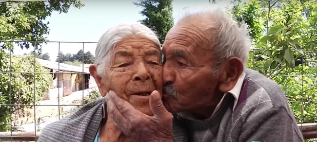 85 năm kết hôn, đôi vợ chồng này vẫn yêu nhau “như điên như dại”, bí quyết chính là… - Ảnh 4. 85 năm kết hôn, đôi vợ chồng này vẫn yêu nhau “như điên như dại”, bí quyết chính là… - Ảnh 4.