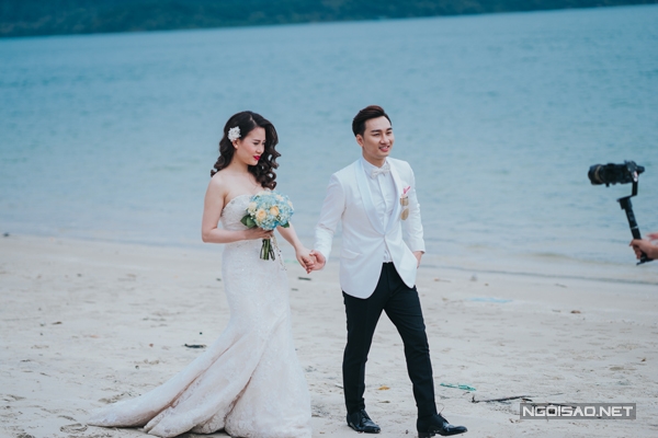 anh-cuoi-tren-bien-cua-mc-thanh-trung-1