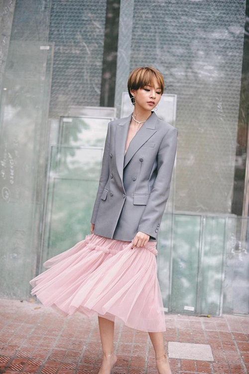 phi-phuong-anh-cuon-hut-nho-thay-doi-style-9