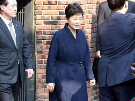 Bà Park Geun-hye có mặt tại văn phòng công tố quận Seoul ngày 21-3. Ảnh: REUTERS