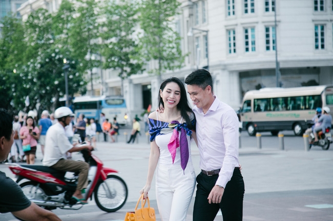 Công Vinh - Thủy Tiên tình tứ trong phóng sự đặc biệt của kênh truyền hình thế giới - Ảnh 3.
