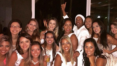 Ronaldinho & những đêm trường hoan lạc bunga bunga