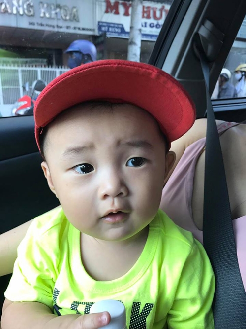 con-trai-ung-hoang-phuc-cang-lon-cang-nhu-ban-sao-cua-bo-3