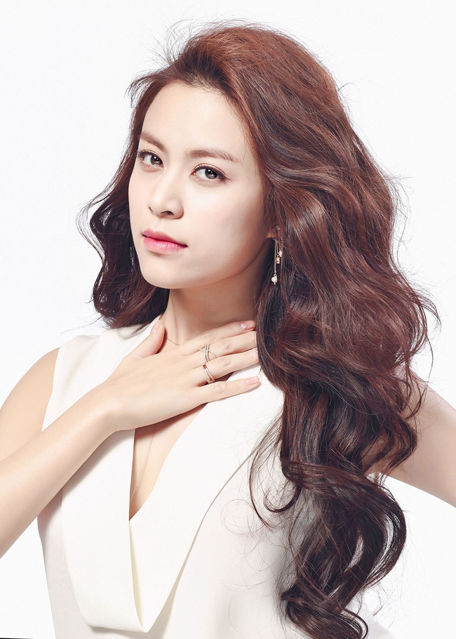 Hoàng Thùy Linh là đại diện Việt Nam duy nhất xuất hiện trong sự kiện với SNSD, Leetuk ở Hà Nội - Ảnh 6.