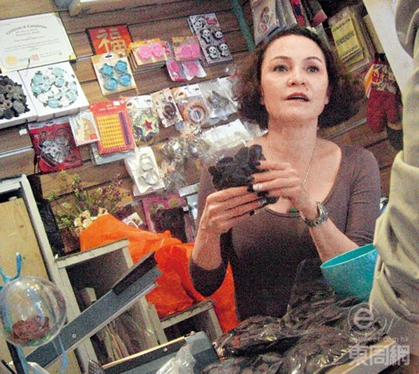 Bố mẹ đẻ Trương Bá Chi bỏ nhau khi diễn viên này còn nhỏ.