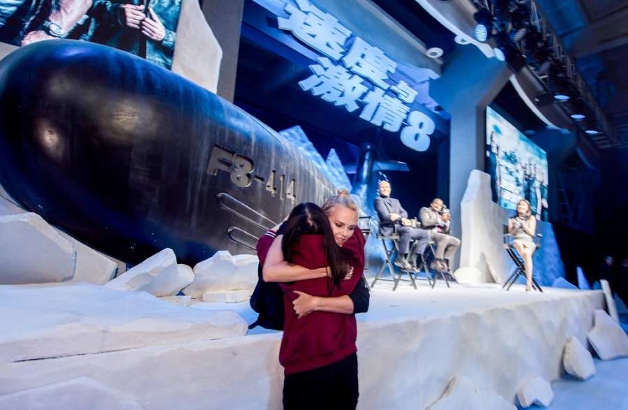 Bom tan ‘Fast & Furious 8’ co buoi ra mat dau tien tren the gioi hinh anh 9