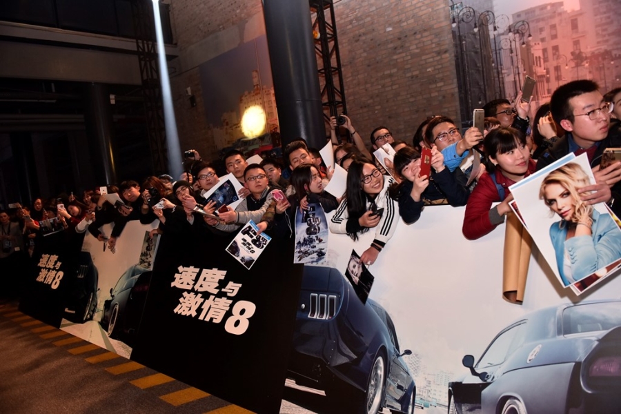 Bom tan ‘Fast & Furious 8’ co buoi ra mat dau tien tren the gioi hinh anh 11