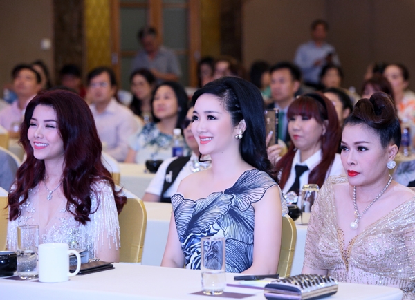 giang-my-vai-tran-goi-cam-di-su-kien-6