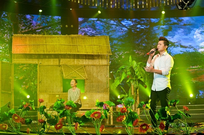 Ngoc Son rot nuoc mat khi nghe hoc tro hat ve me hinh anh 2