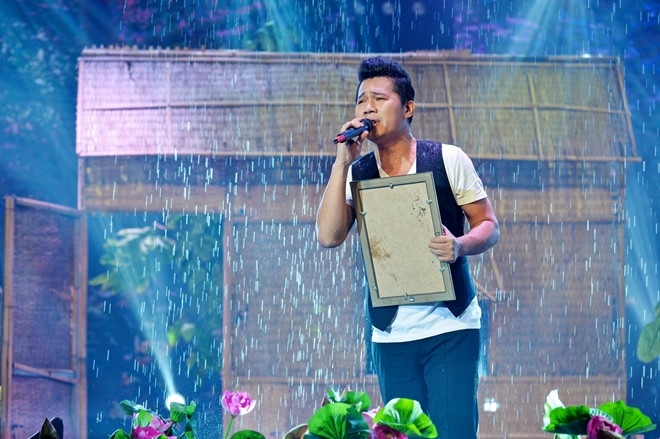 Ngoc Son rot nuoc mat khi nghe hoc tro hat ve me hinh anh 3