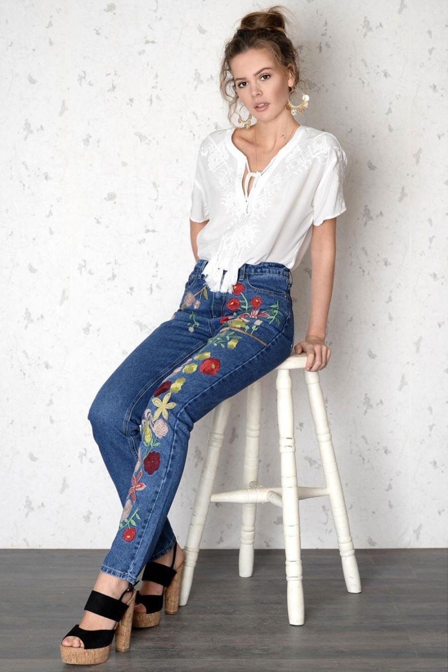 4 xu huong quan denim dang duoc ua chuong nhat hinh anh 9