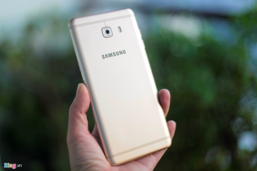 Anh smartphone RAM 6 GB dau tien cua Samsung sap ve Viet Nam hinh anh 2