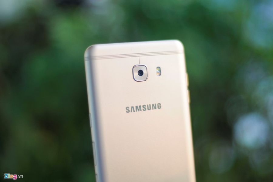 Anh smartphone RAM 6 GB dau tien cua Samsung sap ve Viet Nam hinh anh 3