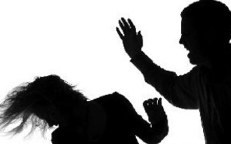 dua ban gai vao khach san roi danh chet hinh anh 1