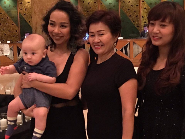 thao-trang-khoe-con-trai-gan-4-thang-tuoi-1
