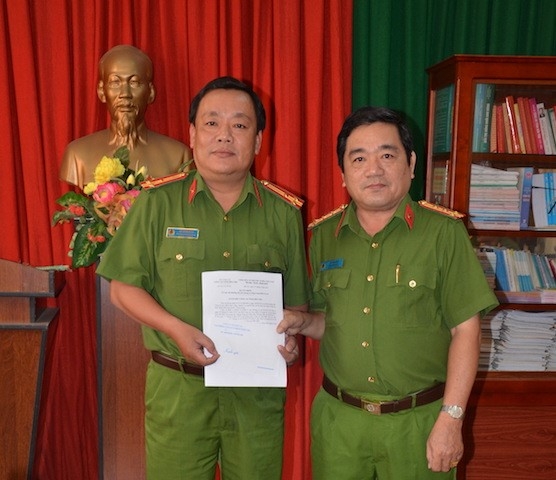 Chay oto, dung sung truy sat doi thu nhu phim o mien Tay hinh anh 1