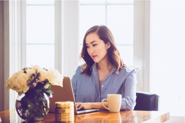 Nàng công sở hay sử dụng máy tính thì đừng quên 7 mẹo giữ da đẹp hiệu quả này - Ảnh 2.