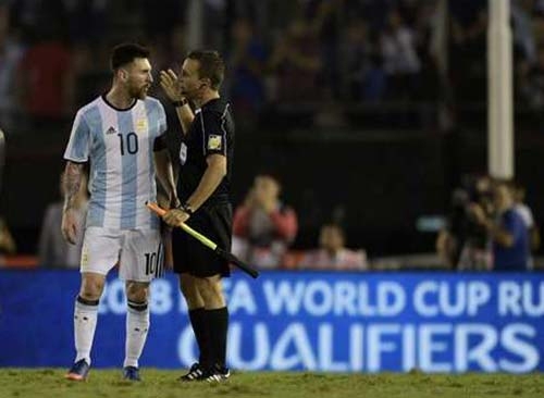 messi-doi-mat-an-treo-gio-vi-lang-ma-trong-tai