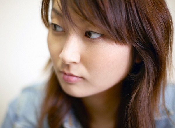 Choáng khi một lần về sớm, bất ngờ nghe được cuộc trò chuyện của mẹ chồng và chị dâu - Ảnh 2.
